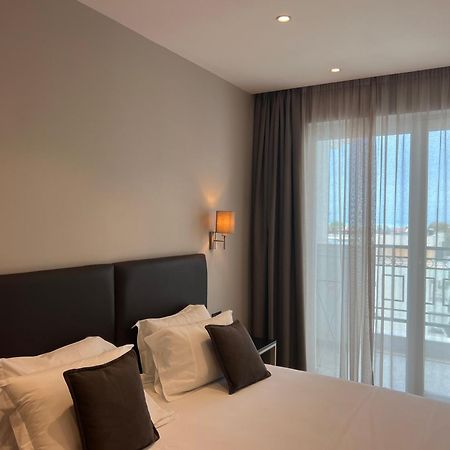Coastline Luxury Apart Hotel Golem  Exterior foto