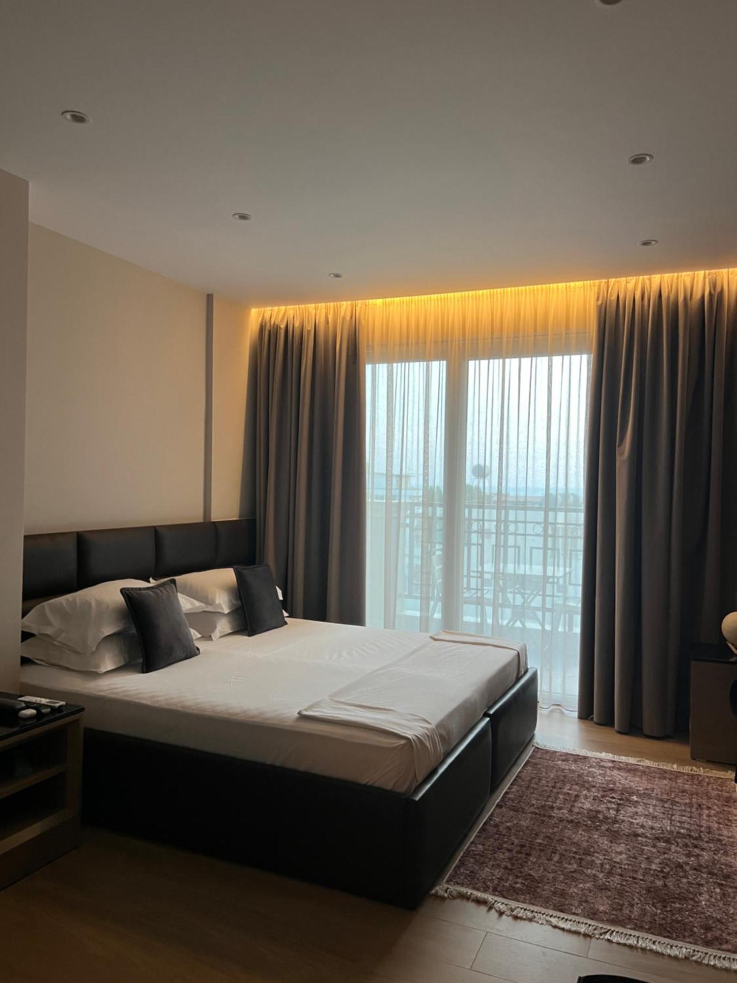 Coastline Luxury Apart Hotel Golem  Exterior foto